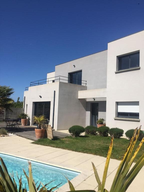 Maison Moderne Avec Piscine Chauffee Dans La Baie Du Mont St Michel 200M2 Yquelon Exterior foto